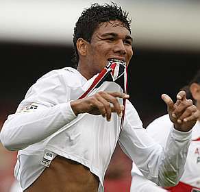 Inter, è fatta per Casemiro. Ora assalto a Lucas e Tevez.