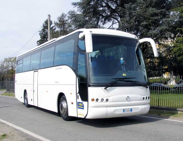 Sassuolo, il pullman sbatte nel garage di San Siro! [VIDEO]