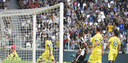 Juventus-Chievo probabili formazioni: Allegri perde Pjanic e Douglas Costa