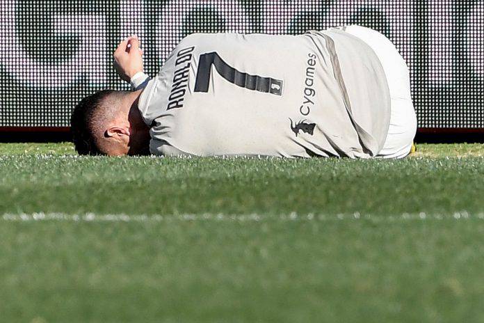 TOPSHOT-FBL-ITA-SERIEA-BOLOGNA-JUVENTUS Infortunio Ronaldo