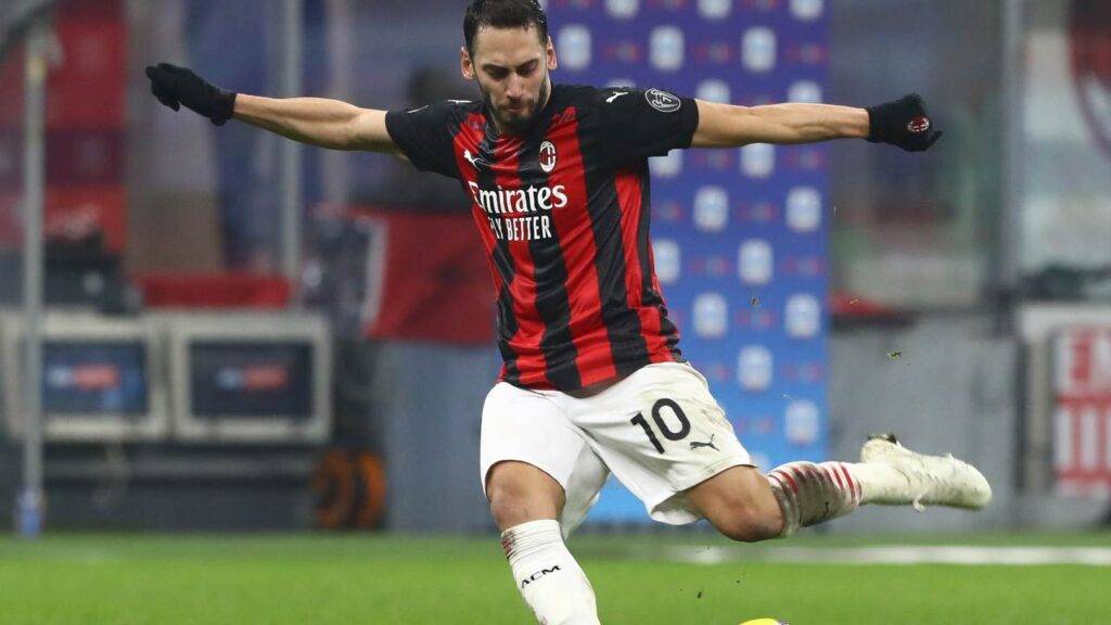 Calhanoglu perno del centrocampo del Milan