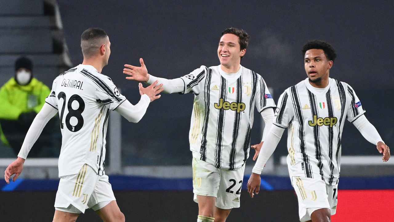 Federico Chiesa festeggia dopo un gol
