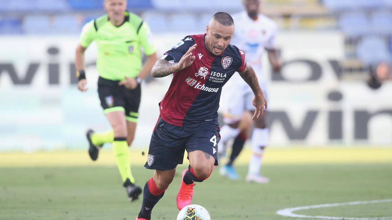 Nainggolan in azione con la maglia del Cagliari