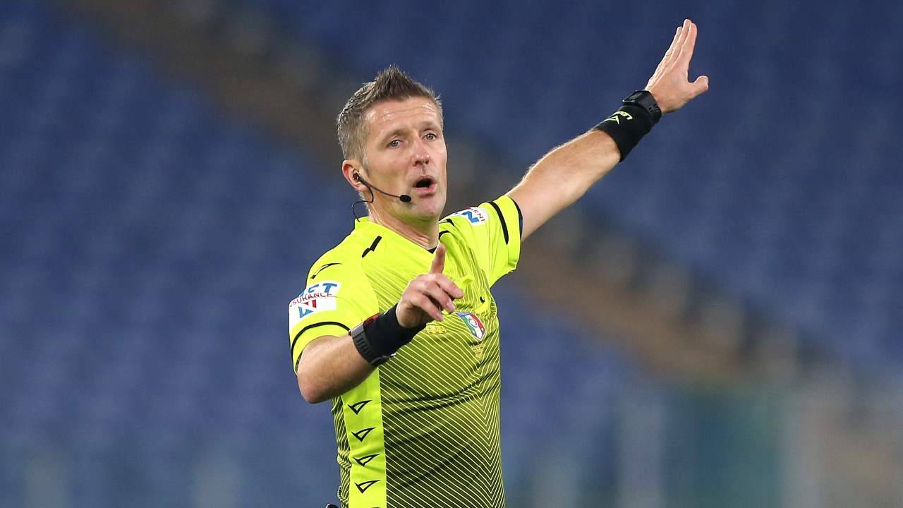 Orsato dirige una gara di Serie A