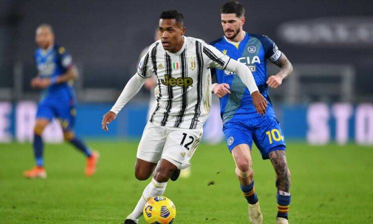 Alex Sandro contro l'Udinese