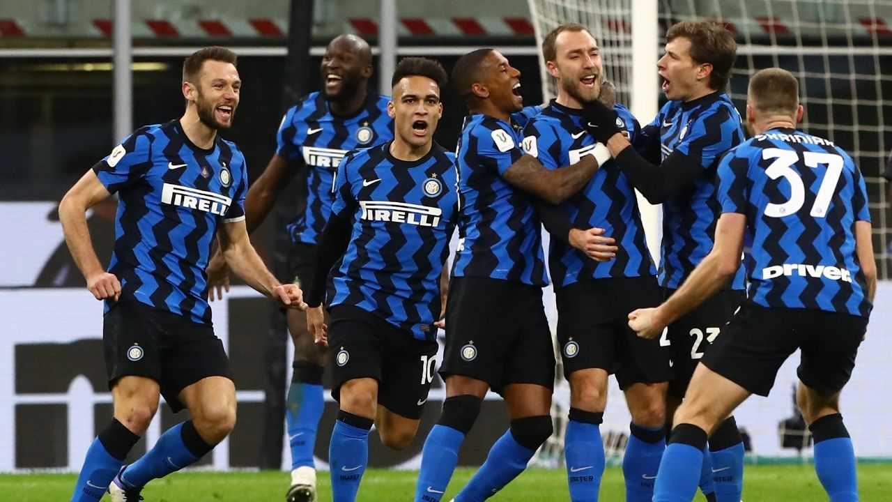 Eriksen esulta dopo il gol al Milan