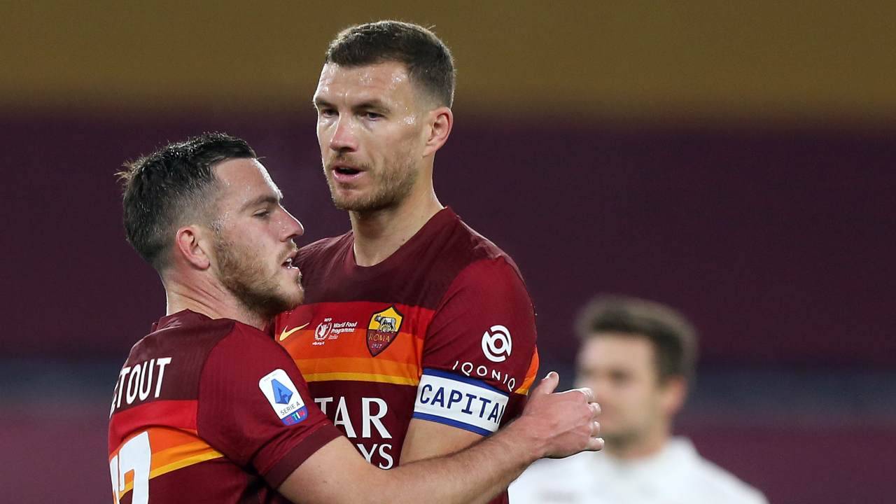 Edin Dzeko festeggia con Veretout