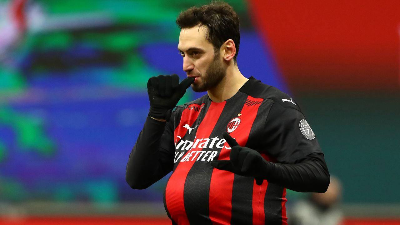 Calhanoglu esulta