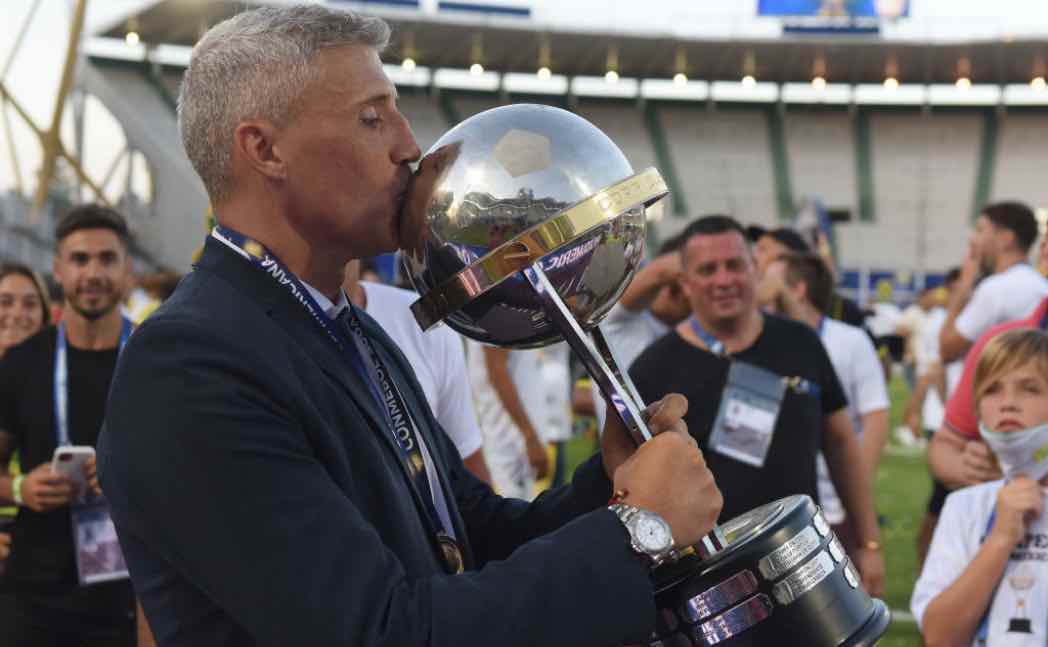 Crespo bacia la copa