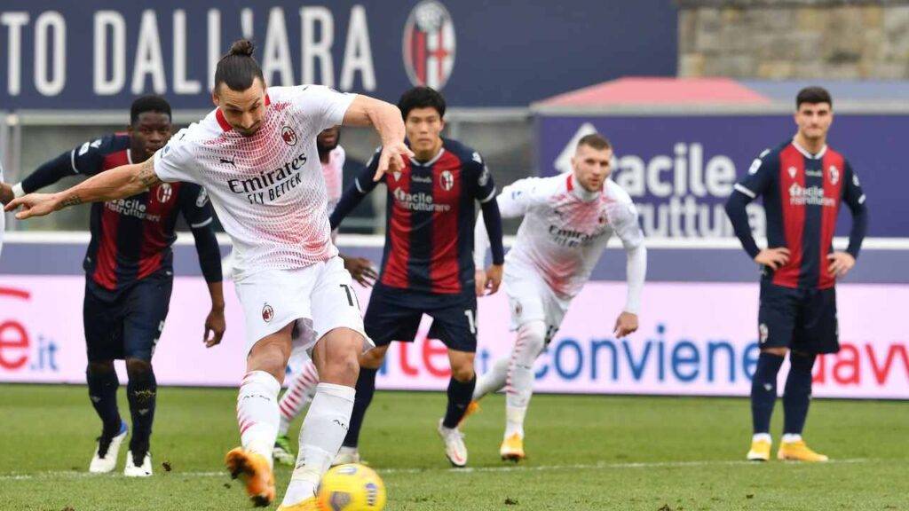 Zlatan Ibrahimovic sbaglia il quinto rigore a Bologna