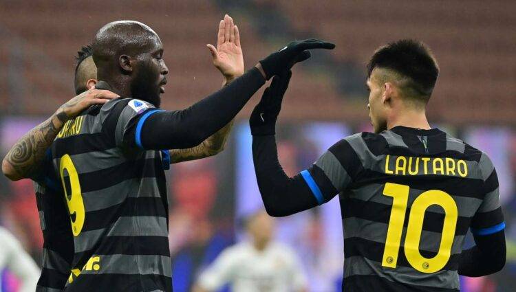 Lukaku e Lautaro esultano