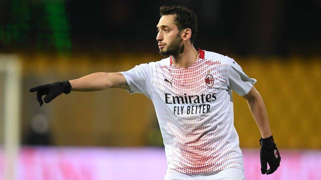 Stipic e Raiola parlano con il Milan per il rinnovo di Calhanoglu e Donnarumma