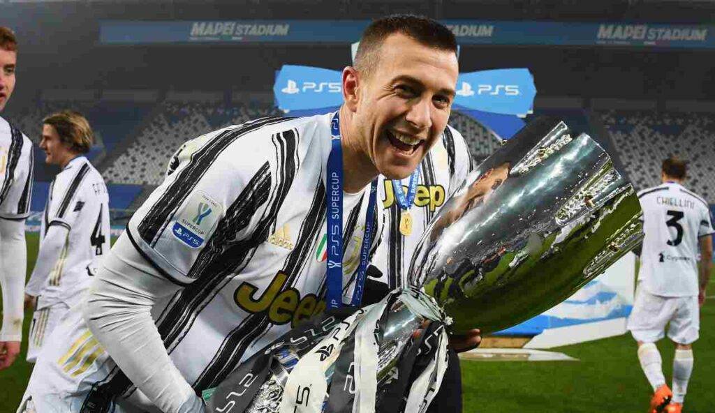 Bernardeschi festeggia la Supercoppa