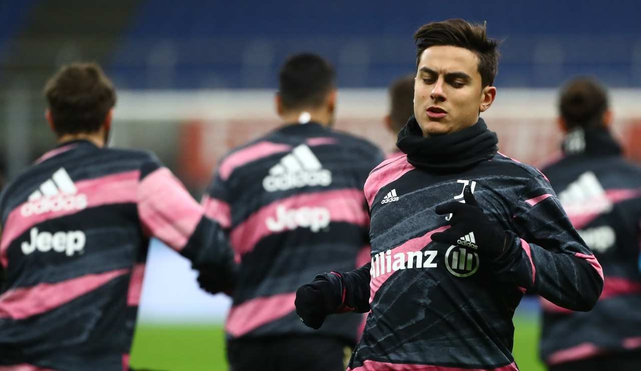 Paulo Dybala durante il riscaldamento
