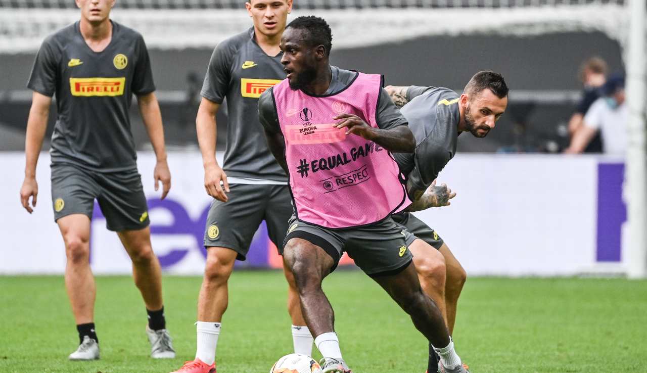 Asamoah con la maglia dell'Inter in allenamento
