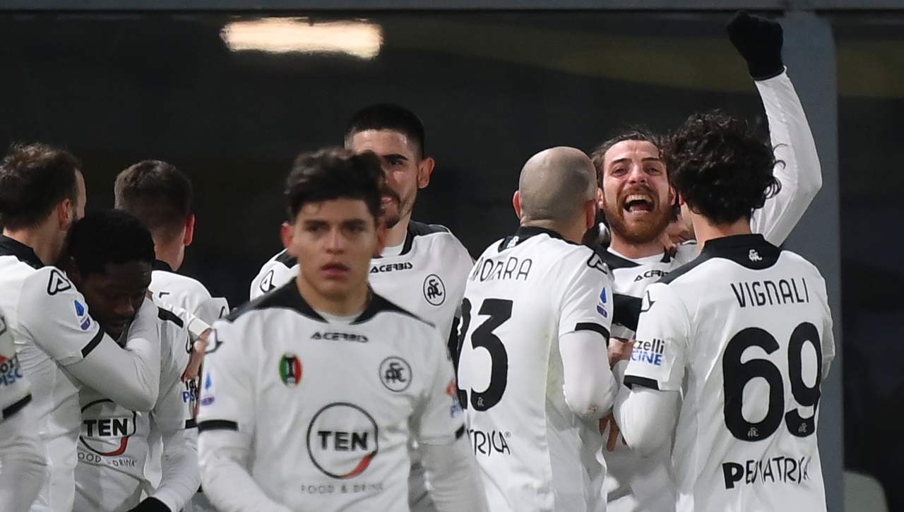 I calciatori dello Spezia esultano