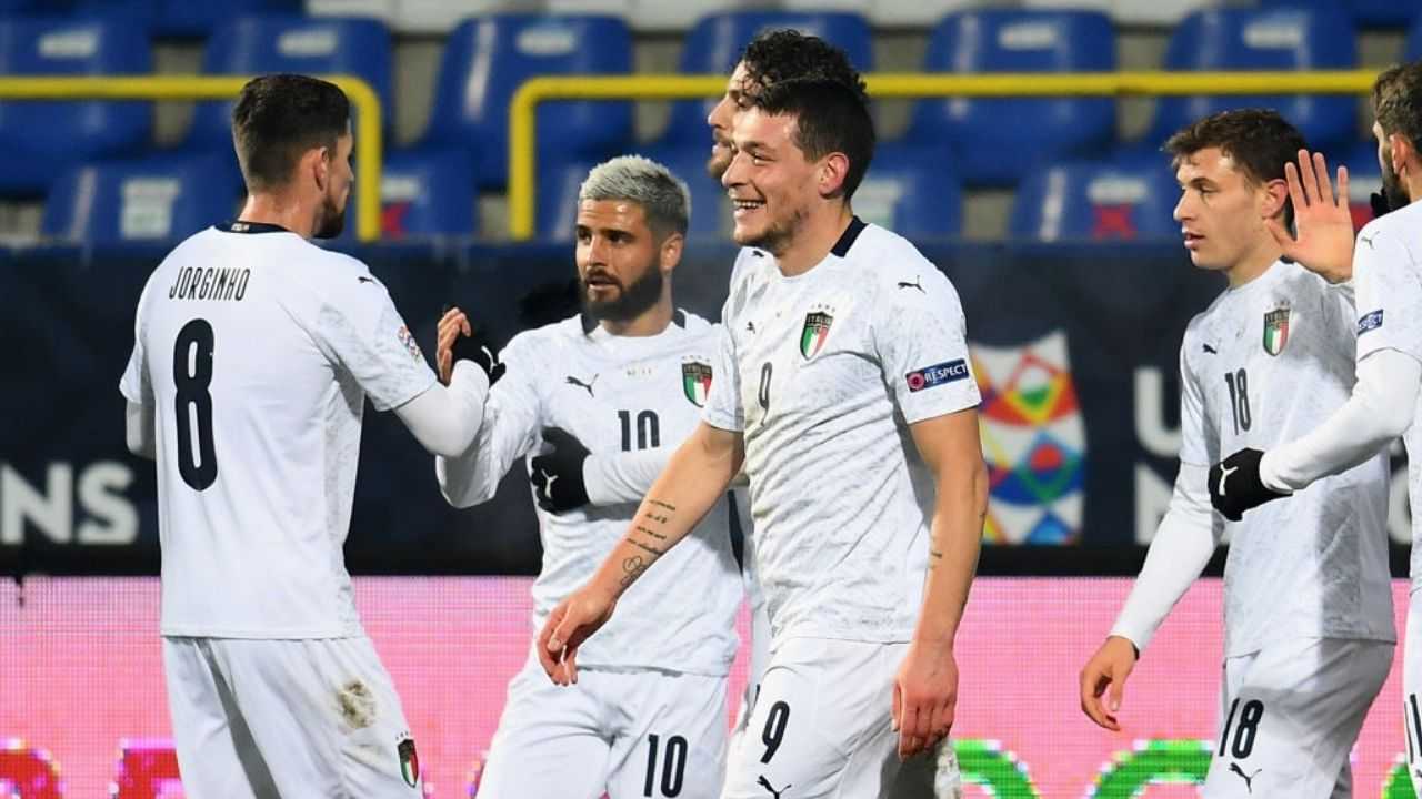 I calciatori dell'Italia esultano dopo un gol