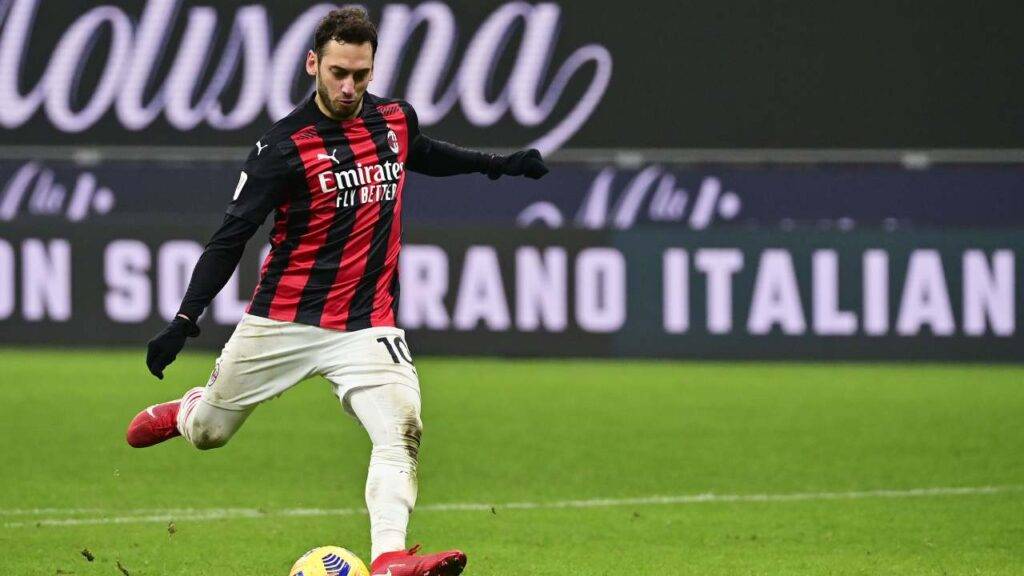 Hakan Calhanoglu in azione