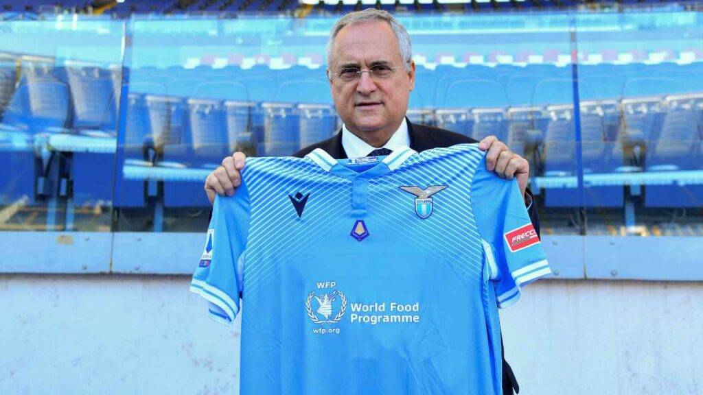 lotito con la maglia della lazio