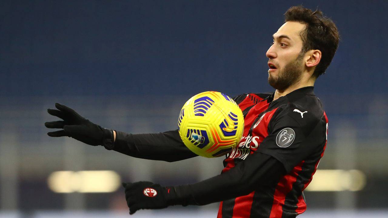 Hakan Calhanoglu in azione