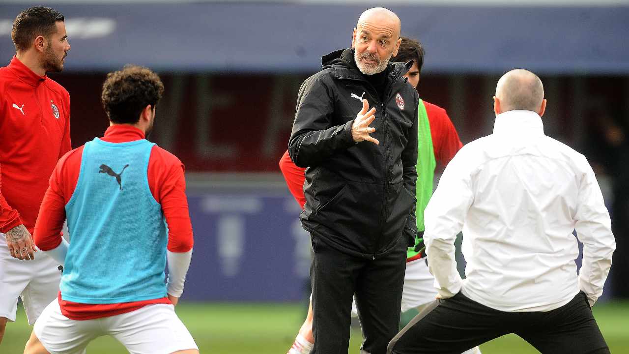 Stefano Pioli durante la seduta di allenamento