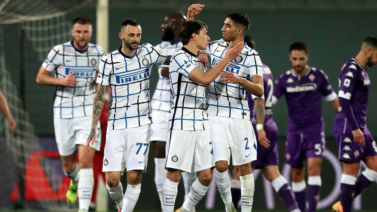 L'Inter esulta contro la Fiorentina