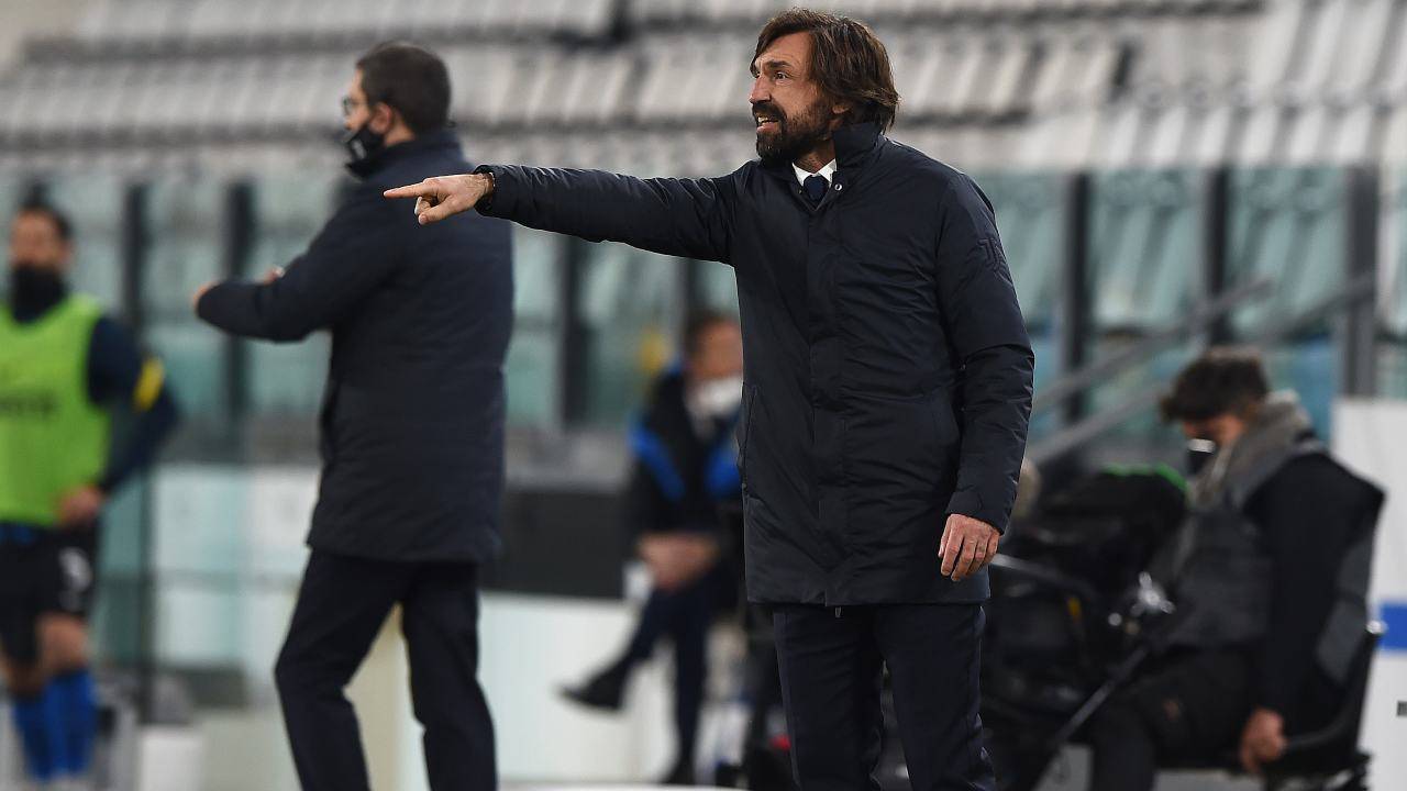 Andrea Pirlo dà indicazioni