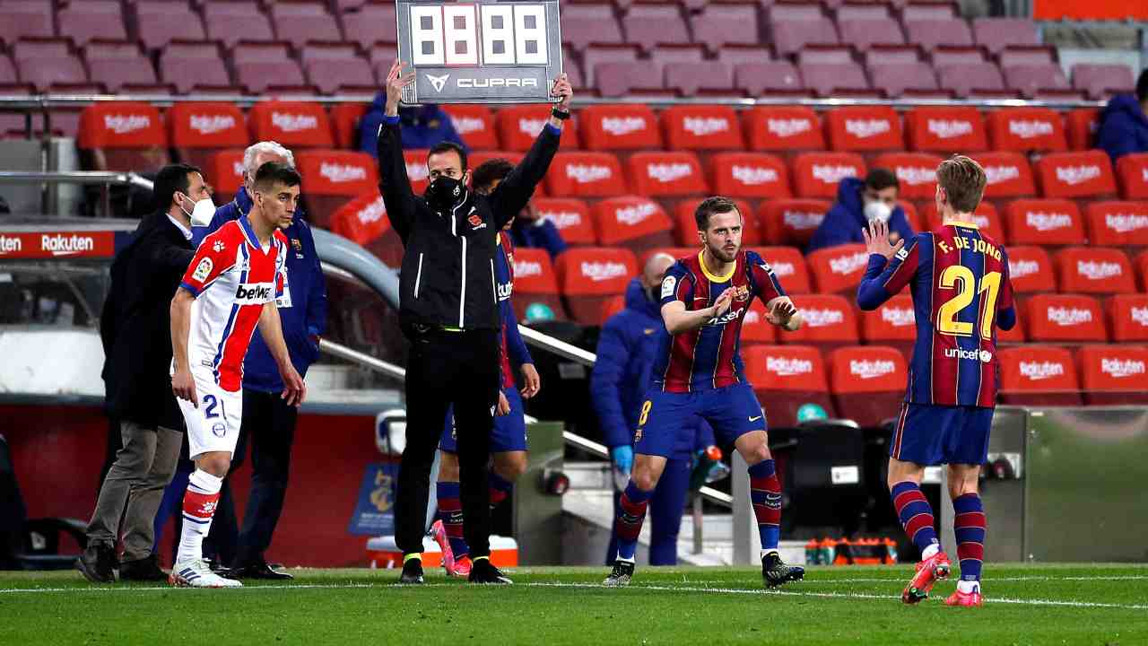 Pjanic entra in campo