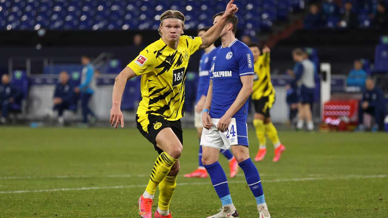 Erling Haaland esulta