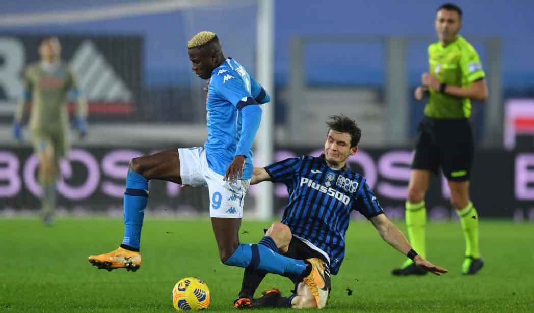 Osimhen in azione contro l'Atalanta