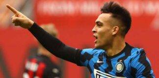 Lautaro Martinez esulta al gol contro il Milan