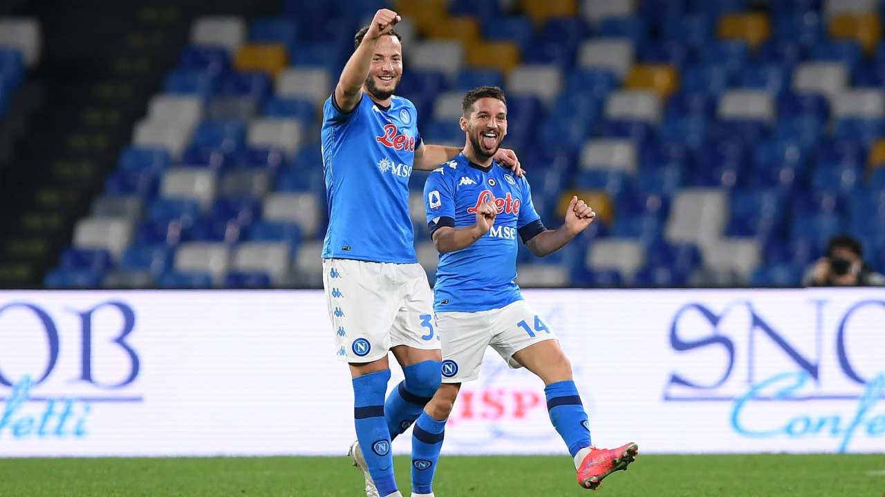 Mertens e Rrahmani esultano