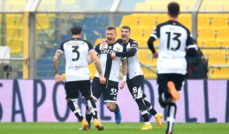 Kucka esulta durante Parma-Udinese