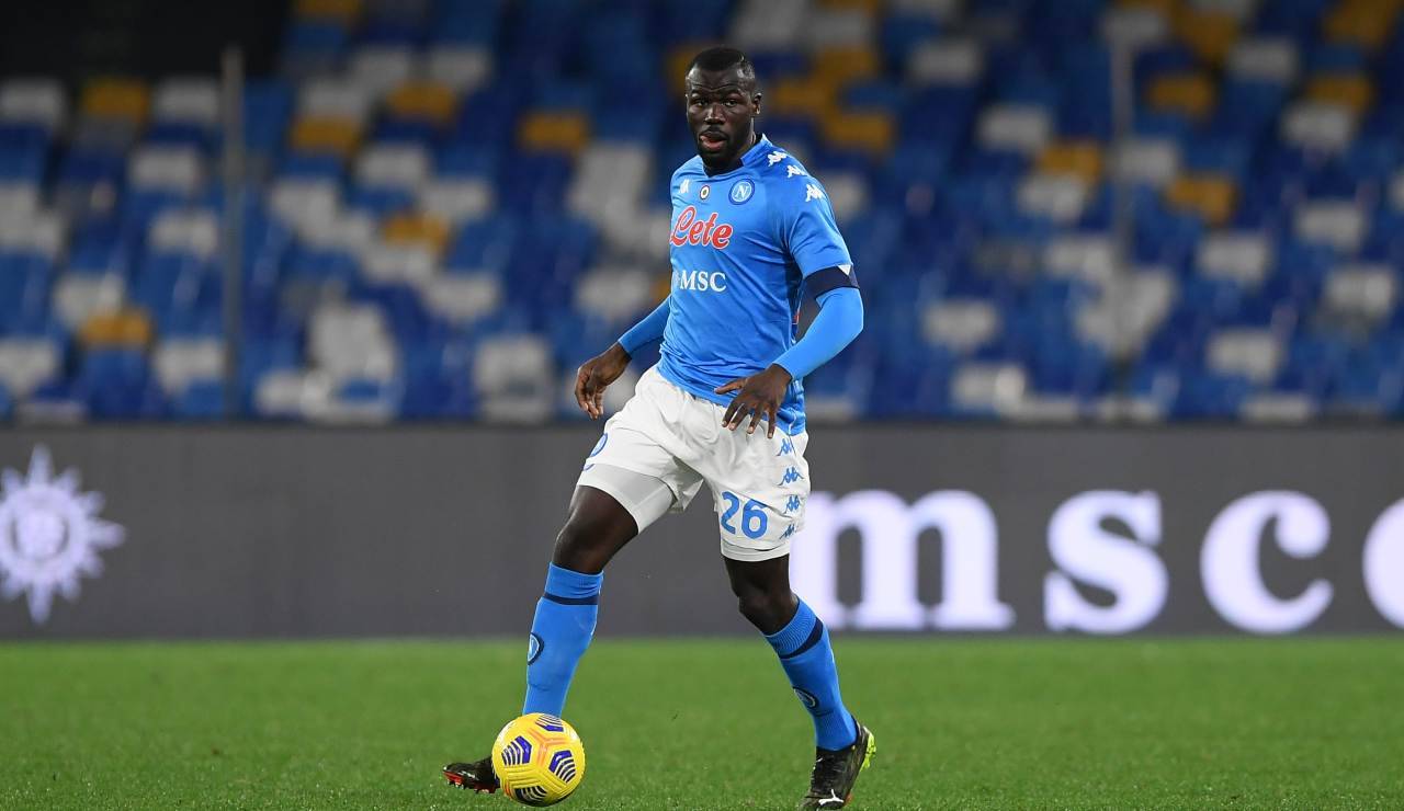Koulibaly in fase d'impostazione con il Napoli