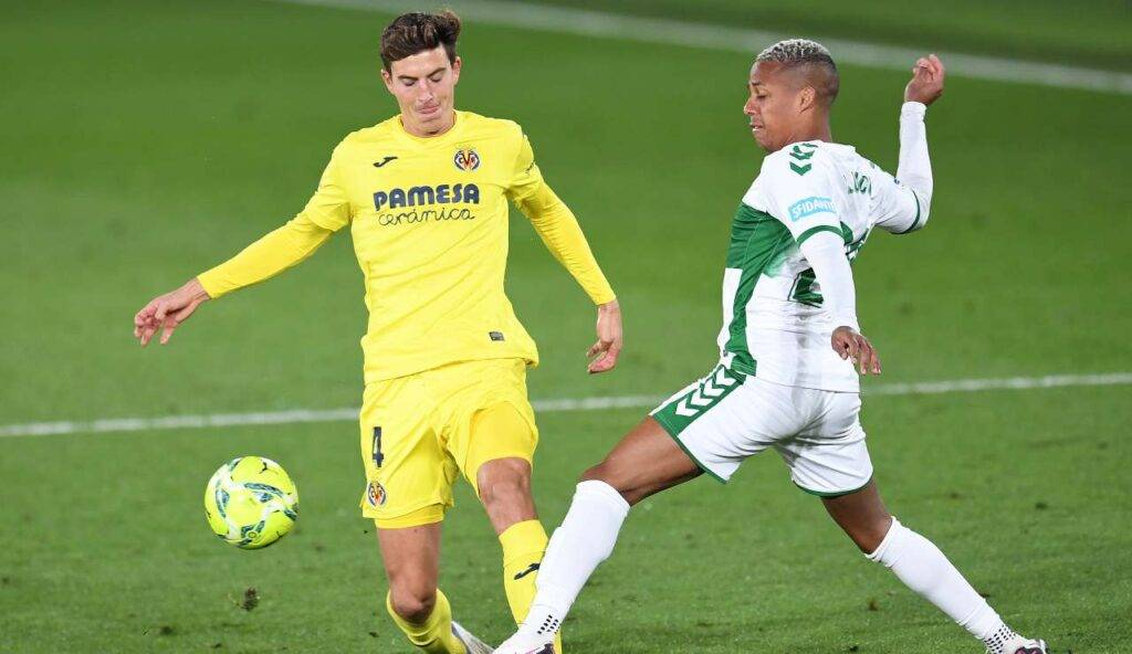 Torres in azione con la maglia del Villareal