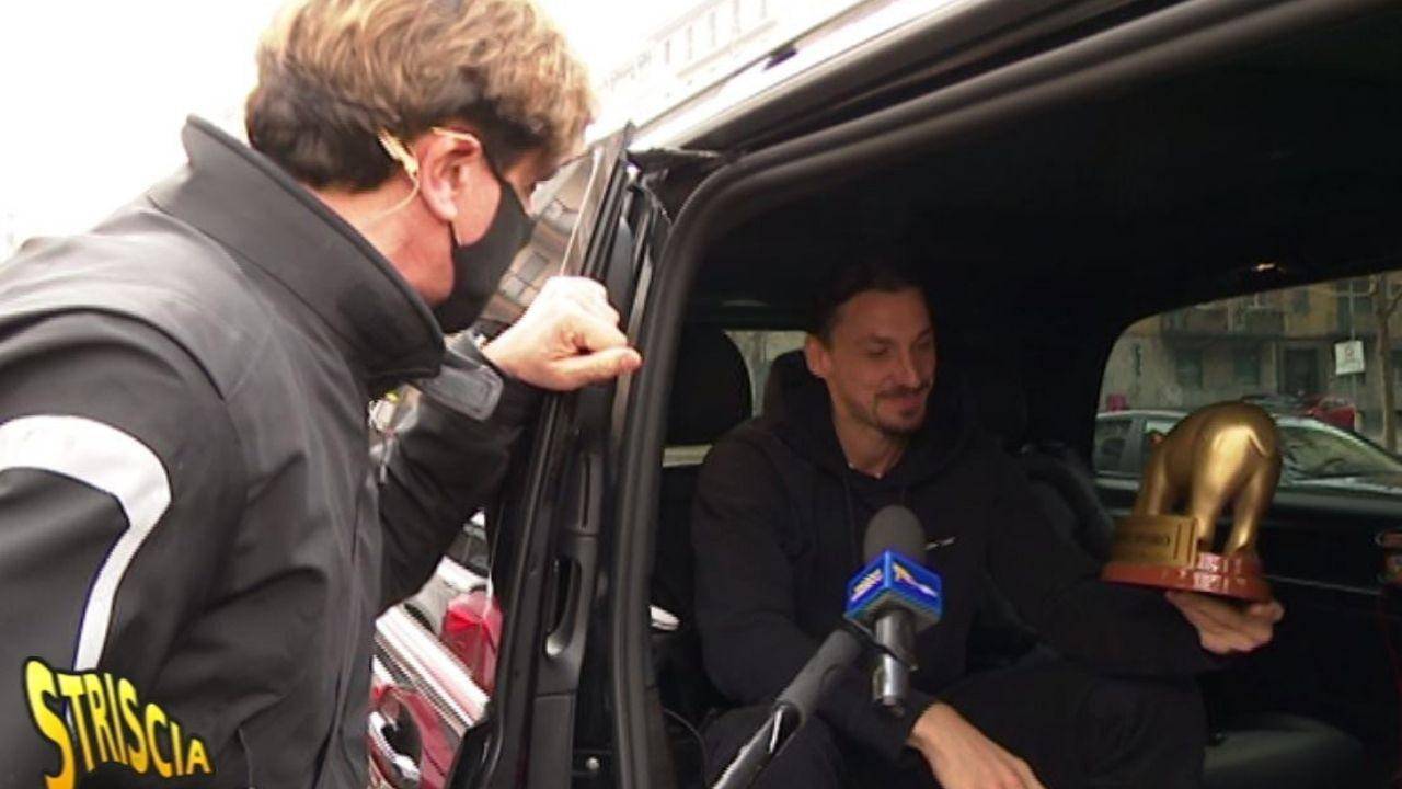 Ibrahimovic riceve il Tapiro d'Oro da Staffelli di Striscia