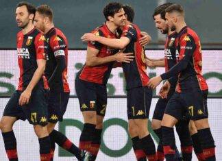 Il Genoa esulta al gol di Shomurodov
