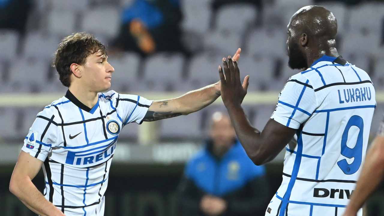 Barella e Lukaku si danno il cinque