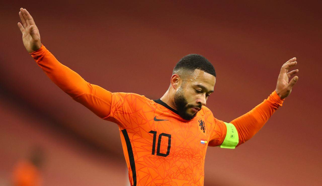 Memphis Depay esulta