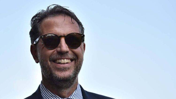 Fabio Paratici sorride