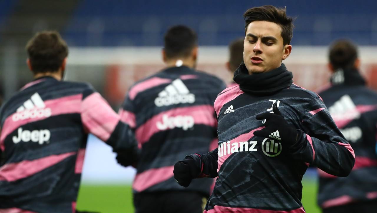 Paulo Dybala durante il riscaldamento