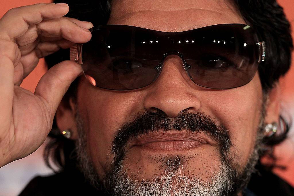 Maradona con gli occhiali