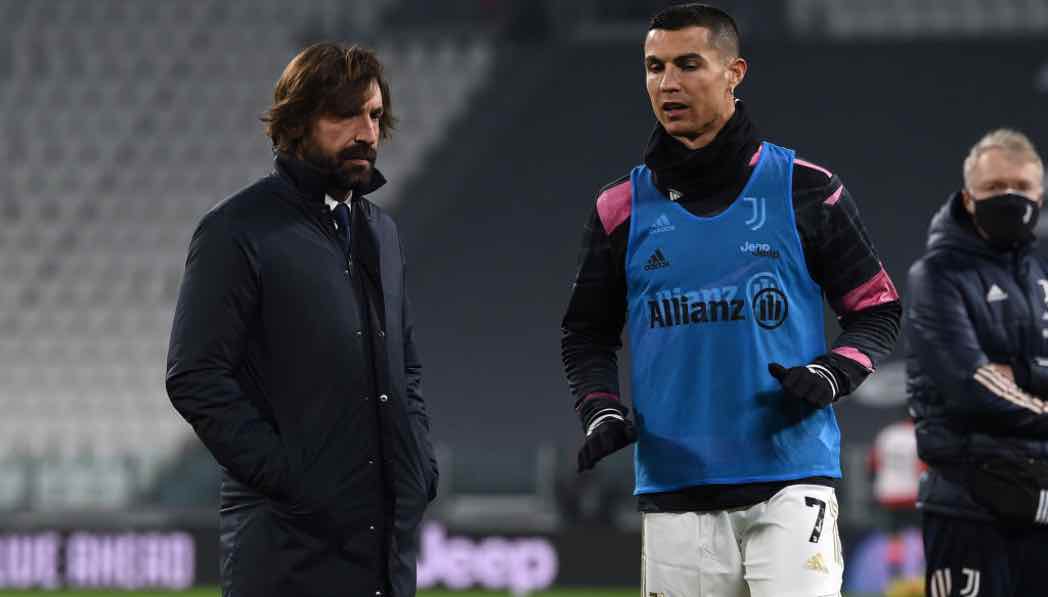 Pirlo parla con Ronaldo in campo 
