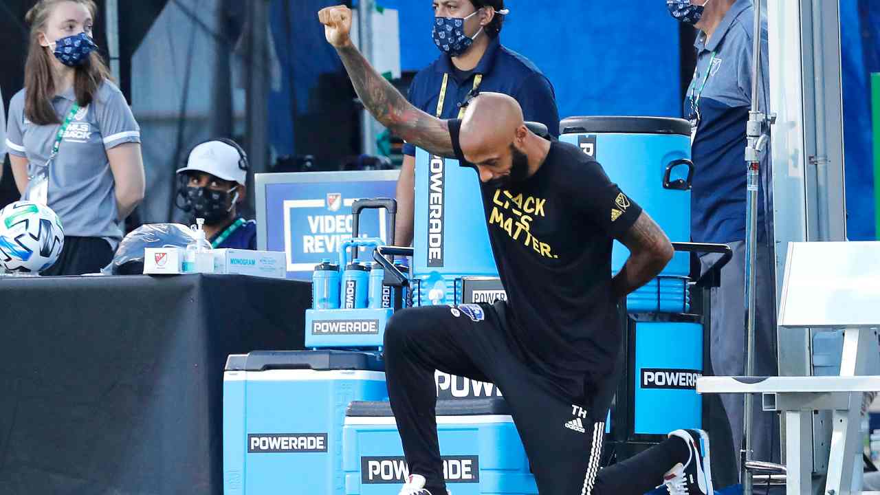 Thierry Henry a bordocampo