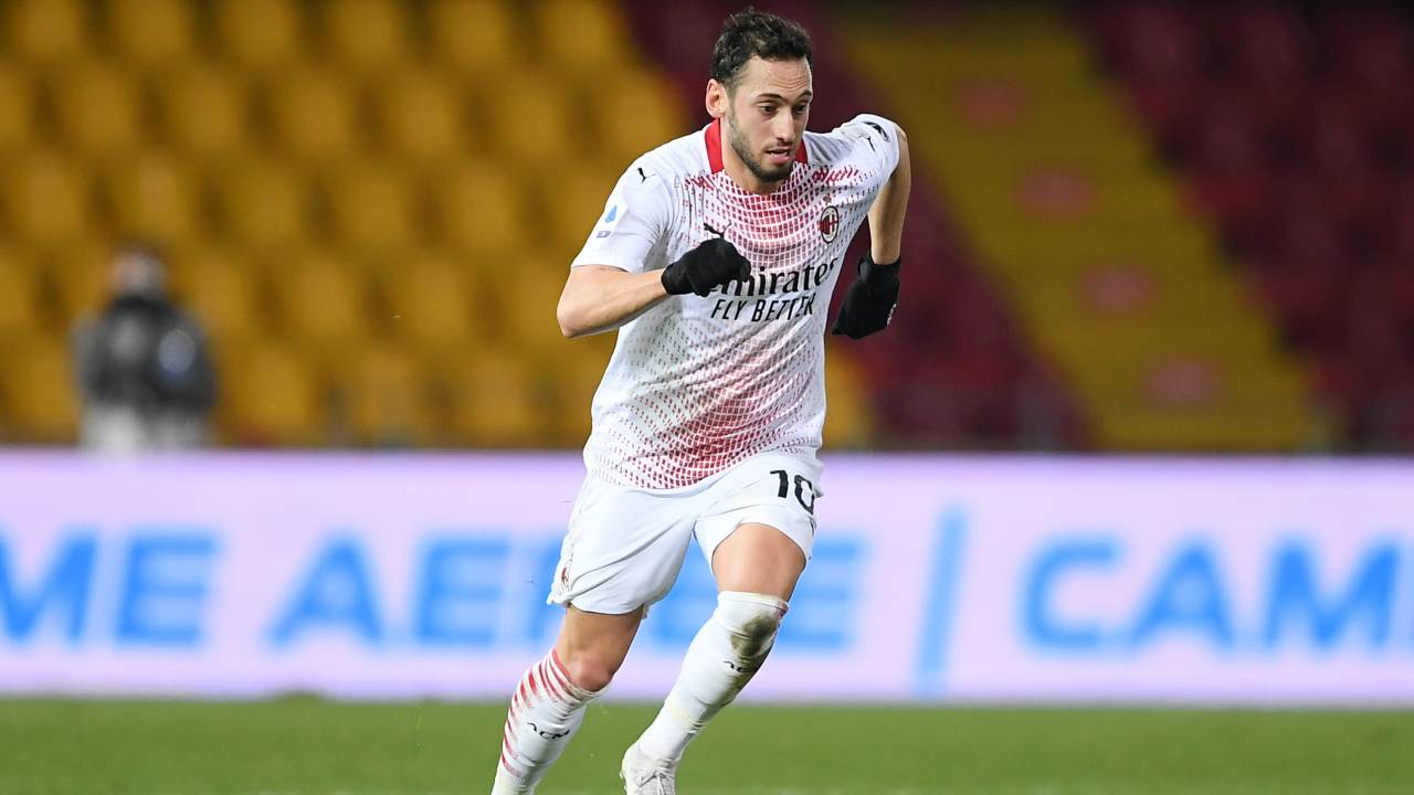 Hakan Calhanoglu in azione