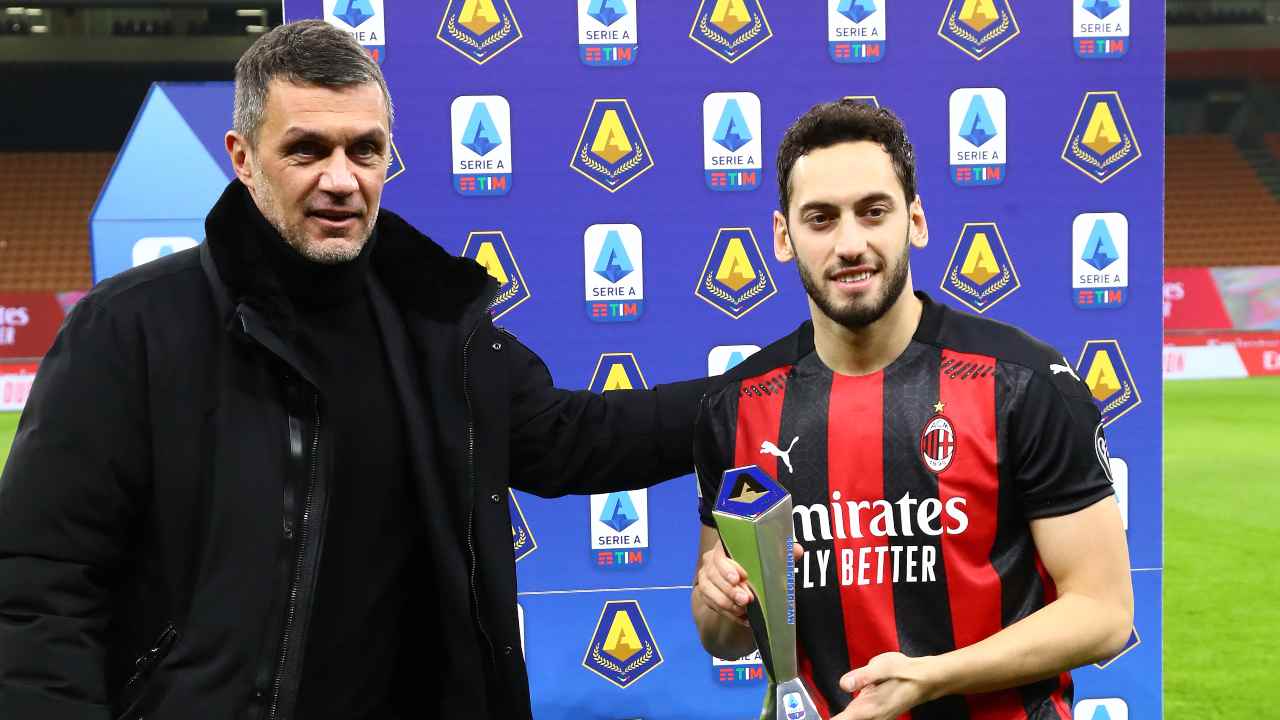 Paolo Maldini e Hakan Calhanoglu