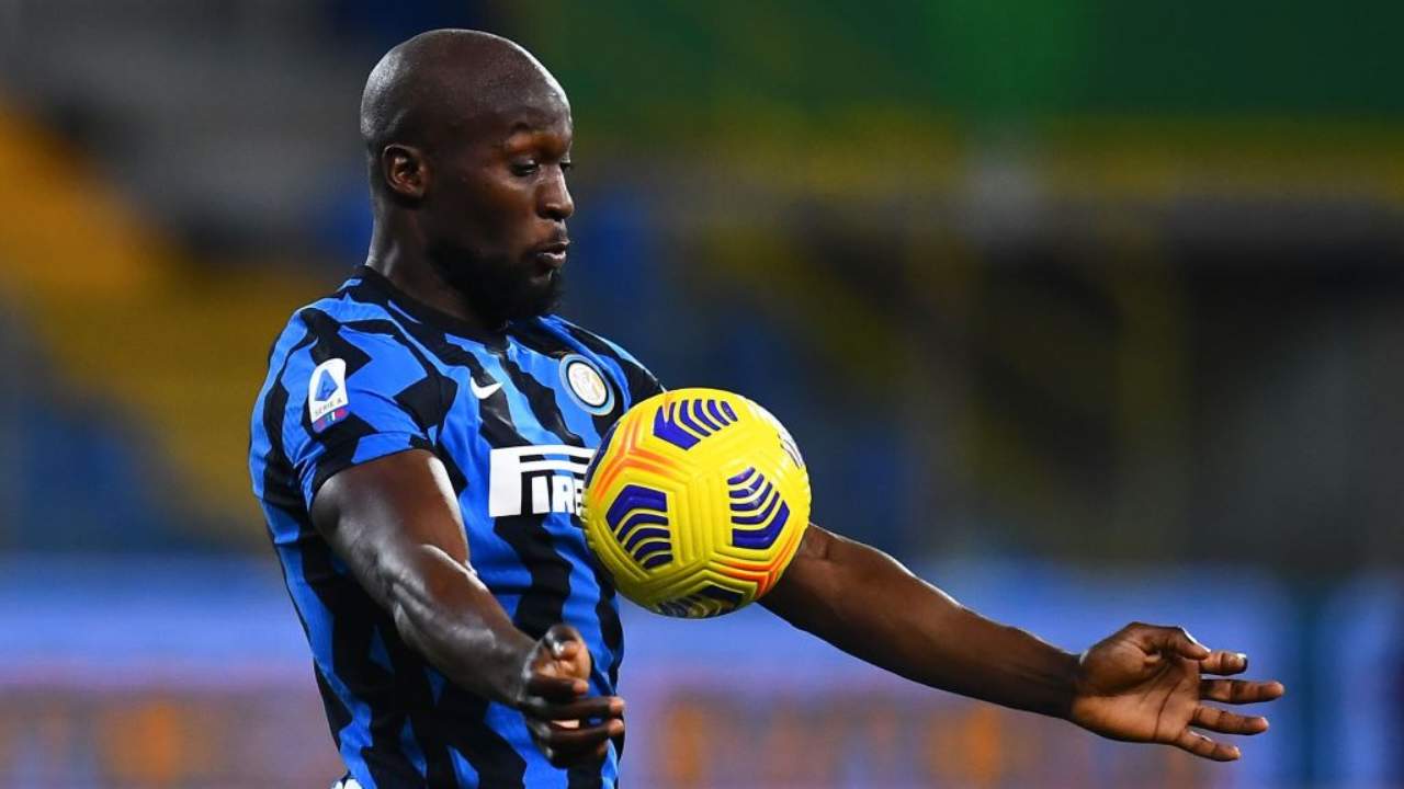 Inter, Lukaku stoppa il pallone di petto