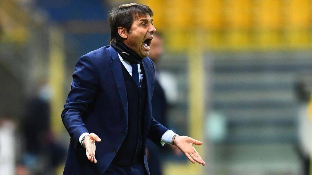 Antonio Conte dà indicazioni