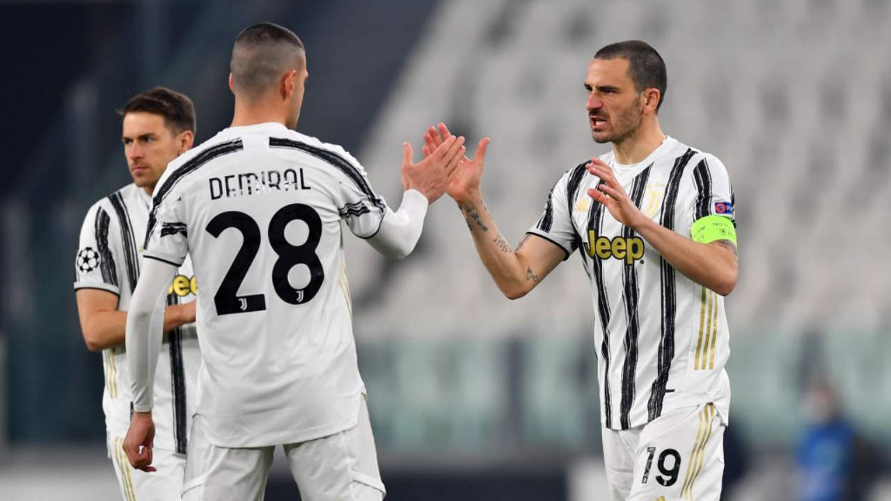 Bonucci e Demiral si danno il cinque