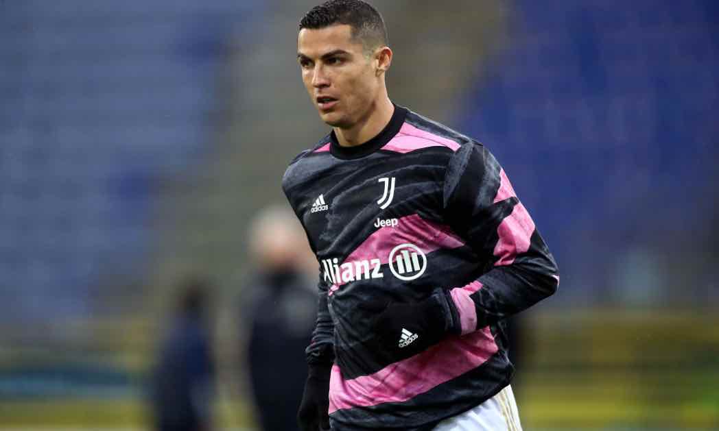 Ronaldo fa riscaldamento in campo